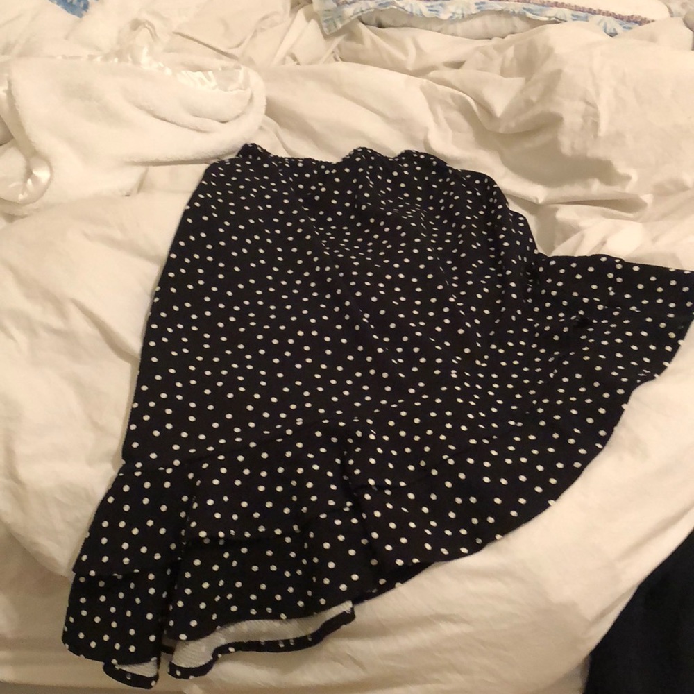 Asymmetrical polka dot skirt. With elastic waist